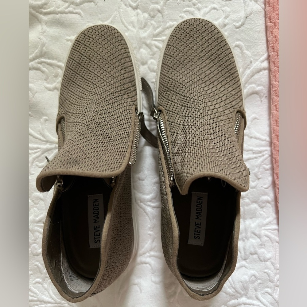 Steve Madden High Top Zip Sneaker